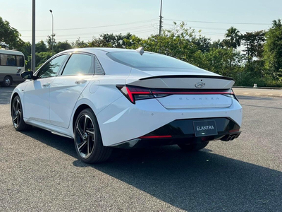 Hyundai Elantra 2.0 AT Cao Cấp