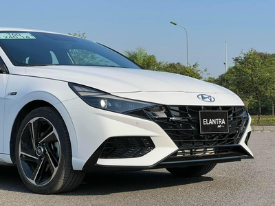 Hyundai Elantra 1.6 AT Đặc Biệt